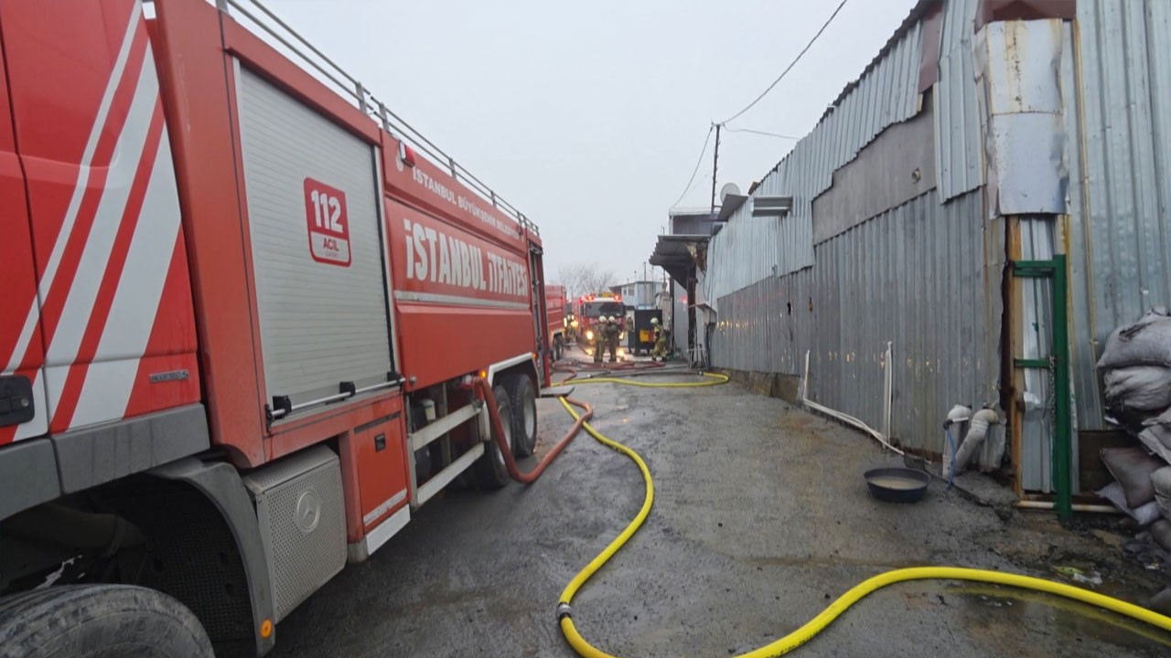 İstanbul, Eyüpsultan'da 3 farklı noktada yangın! Ekipler olay yerinde