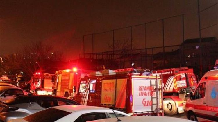 İstanbul Eyüp'te otoparkta çıkan yangın araçlara sıçradı