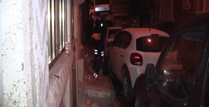 İstanbul Fatih'te kaldırımda erkek cesedi bulundu