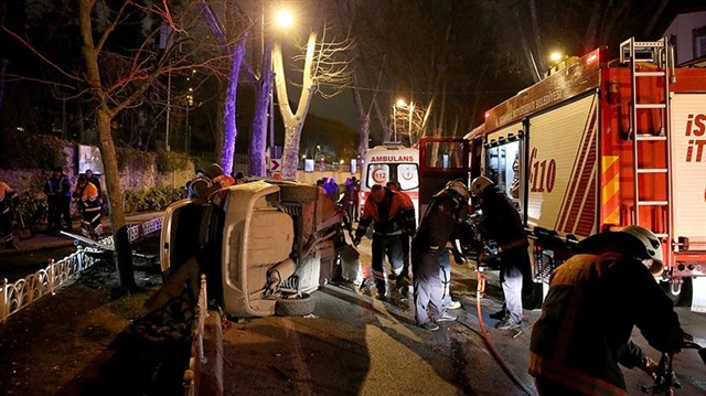 İstanbul Fatih'te otomobil duvara çarptı: 5 yaralı