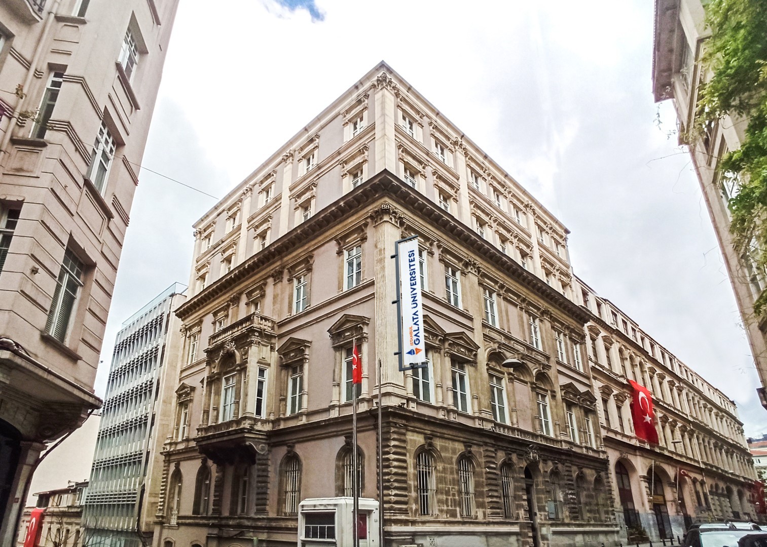 İstanbul Galata Üniversitesi 19 öğretim üyesi alacak