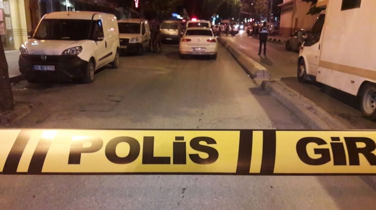 İstanbul Gaziosmanpaşa’da olaylı gece: 1’i Polis 2 Yaralı!