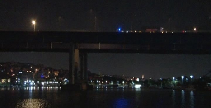 İstanbul Haliç Köprüsü'nde intihar girişimi