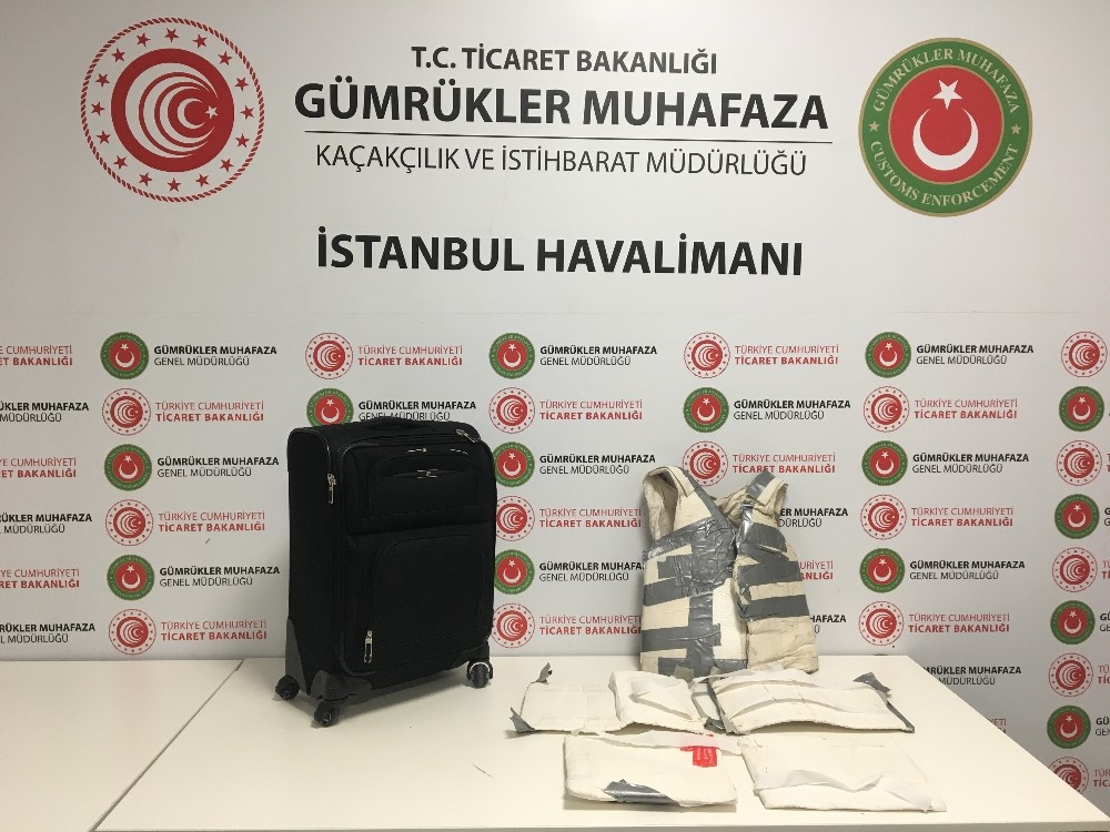İstanbul Havalimanı’nda 7 kilo 500 gram kokain ele geçirildi 