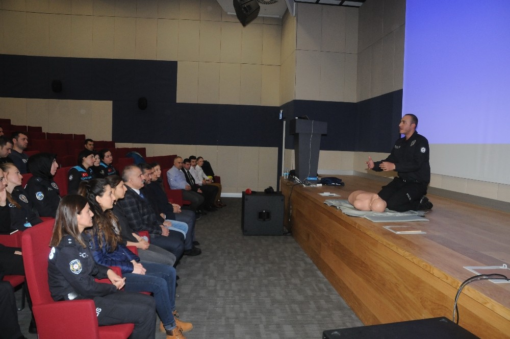 İstanbul Havalimanı’nda görev yapan polis memurlarına ilk yardım eğitimi verildi 