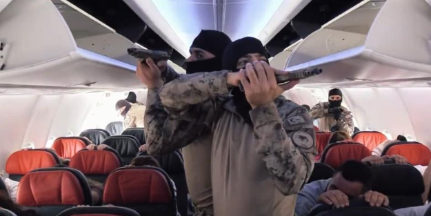 İstanbul Havalimanı'nda hareketi anlar! İstanbul Emniyeti'nden uçakta rehine kurtarma "harekatı"