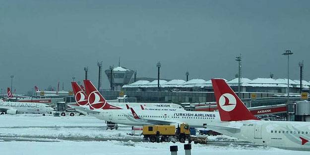 İstanbul Havalimanı'nda iniş ve kalkışların iptal saati uzatıldı