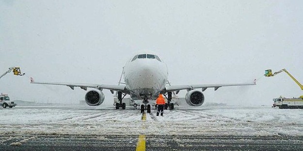 İstanbul Havalimanı'nda kar ve buzlanmaya karşı tedbirler sürüyor