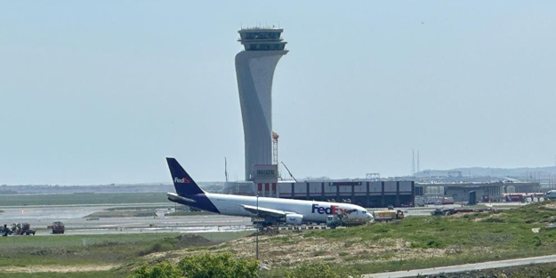 İstanbul Havalimanı’nda kaza yapan uçak görenleri şaşırtıyor