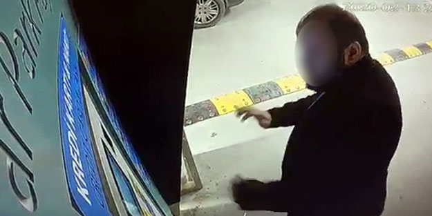 İstanbul Havalimanı'nda makineyi tekmeledi