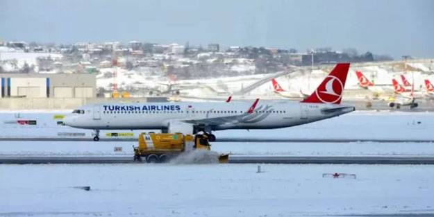 İstanbul Havalimanı'nda uçakların kalkışları da başladı