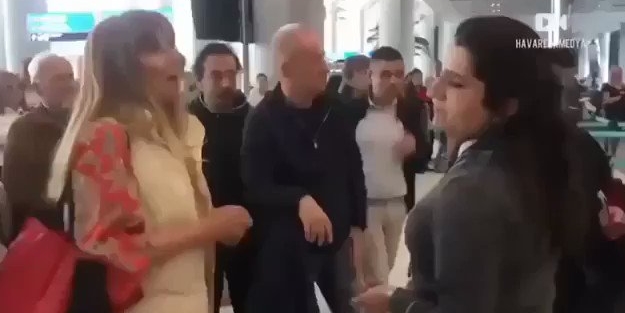 İstanbul Havalimanı'nda 'yobaz' kadından ağır tahrik! Görevliye küfürler savurdu