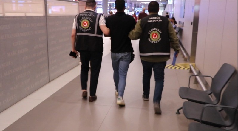 İstanbul Havalimanı’nda Yutucu Kurye operasyonu!
