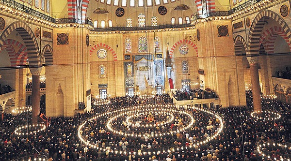 İstanbul iftar saat kaçta? 14 Nisan İstanbul akşam ezanı saat kaçta?