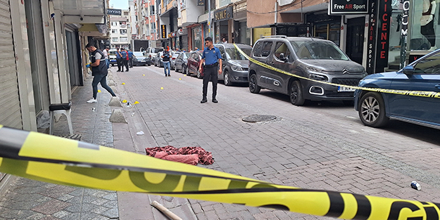 İstanbul iyice Teksas'a döndü! Sokak ortasında silahlı çatışma