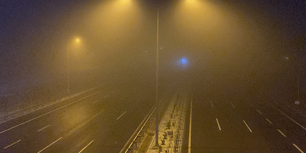 İstanbul - İzmir Otoyolu Balıkesir mevkiinde görüş 50 metreye düştü