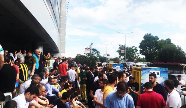 İstanbul Kadıköy'de bu sabah! Uzun kuyruklar...