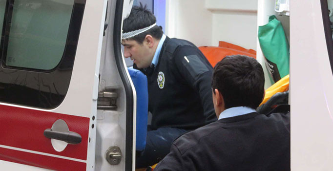 İstanbul Kadıköy'de polise kürekli saldırı: 4 yaralı