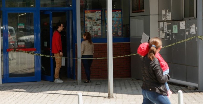 İstanbul Kağıthane’de 2 silahlı soyguncu 20 bin lira çaldı