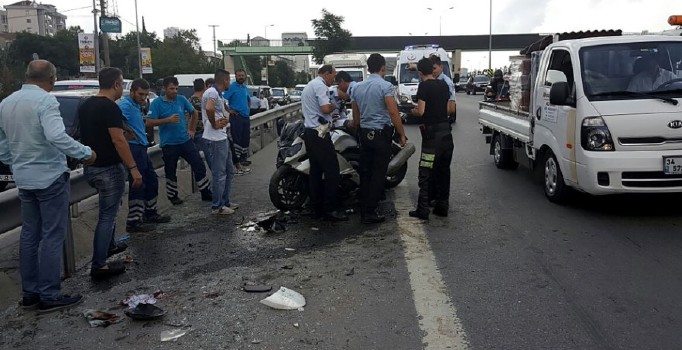 İstanbul Kartal'da motosikletli polis kaza yaptı