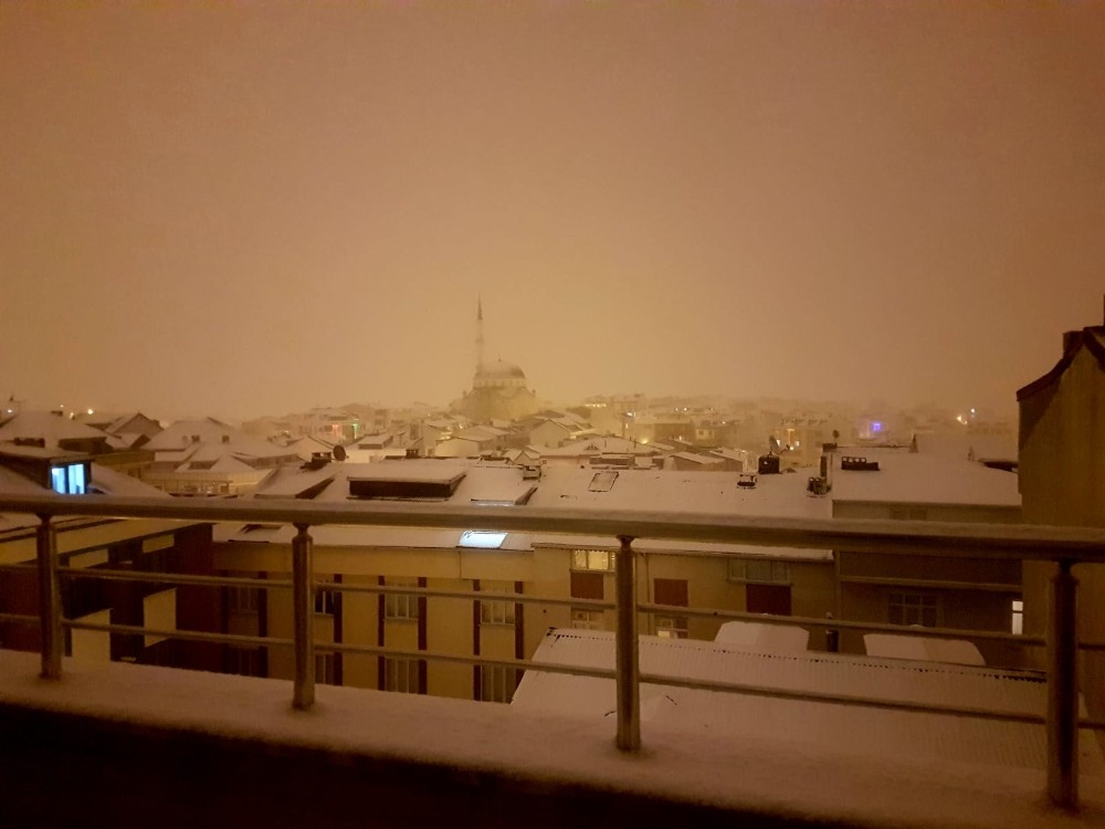 İstanbul kent geneli beyaza büründü 