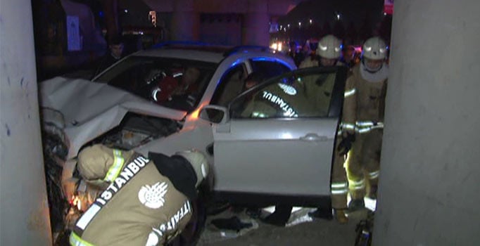 İstanbul Maltepe'de trafik kazası: Sürücü ağır yaralandı