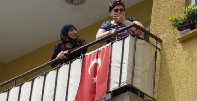 İstanbul Maltepe'de yangın: Mahsur kalanları itfaiye kurtardı