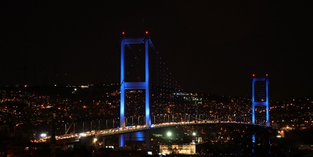 İstanbul maviye büründü