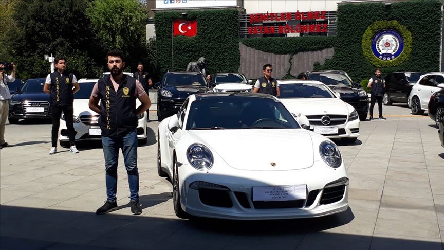 İstanbul merkezli lüks otomobil kaçakçılığı operasyonu: 21 kişi gözaltına alındı