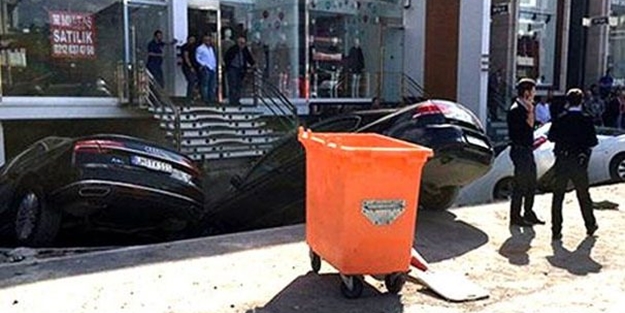 İstanbul Merter'de yol çöktü