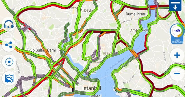 İstanbul okulun ilk gününe trafik yoğunluğu ile başladı