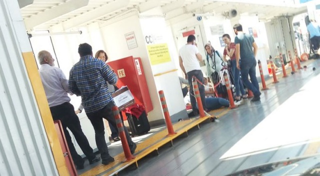 İstanbul Pendik'te arabalı vapur iskeleye çarptı