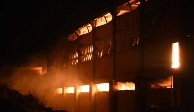 İstanbul Pendik'te fabrika yangını: İtfaiye müdahale ediyor