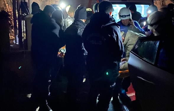 İstanbul polisi Hatay'da | 3 yaşındaki çocuk böyle kurtarıldı