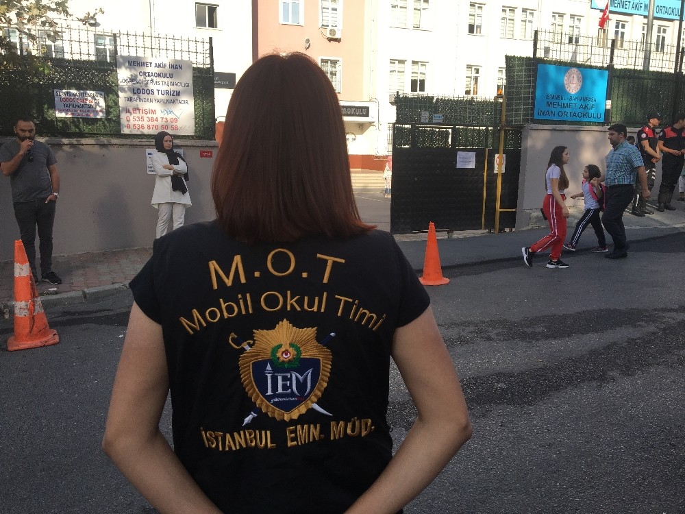İstanbul polisinden okul önlerinde sıkı denetim 