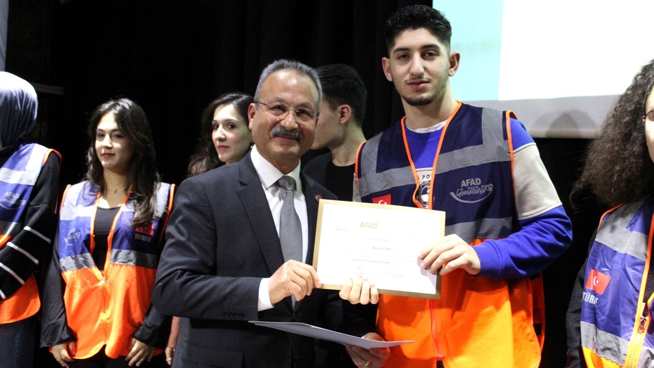 İstanbul Rumeli Üniversitesi, AFAD Gönüllüsü Sertifika Dağıtım Törenine Katıldı