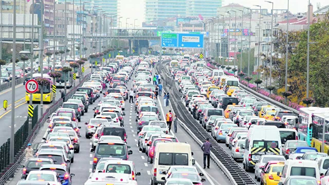 İstanbul şampiyon İzmir ve Ankara ise zirveye yürüyor! Dünyanın en kötü trafiği listesine CHP belediyeciliği damgası