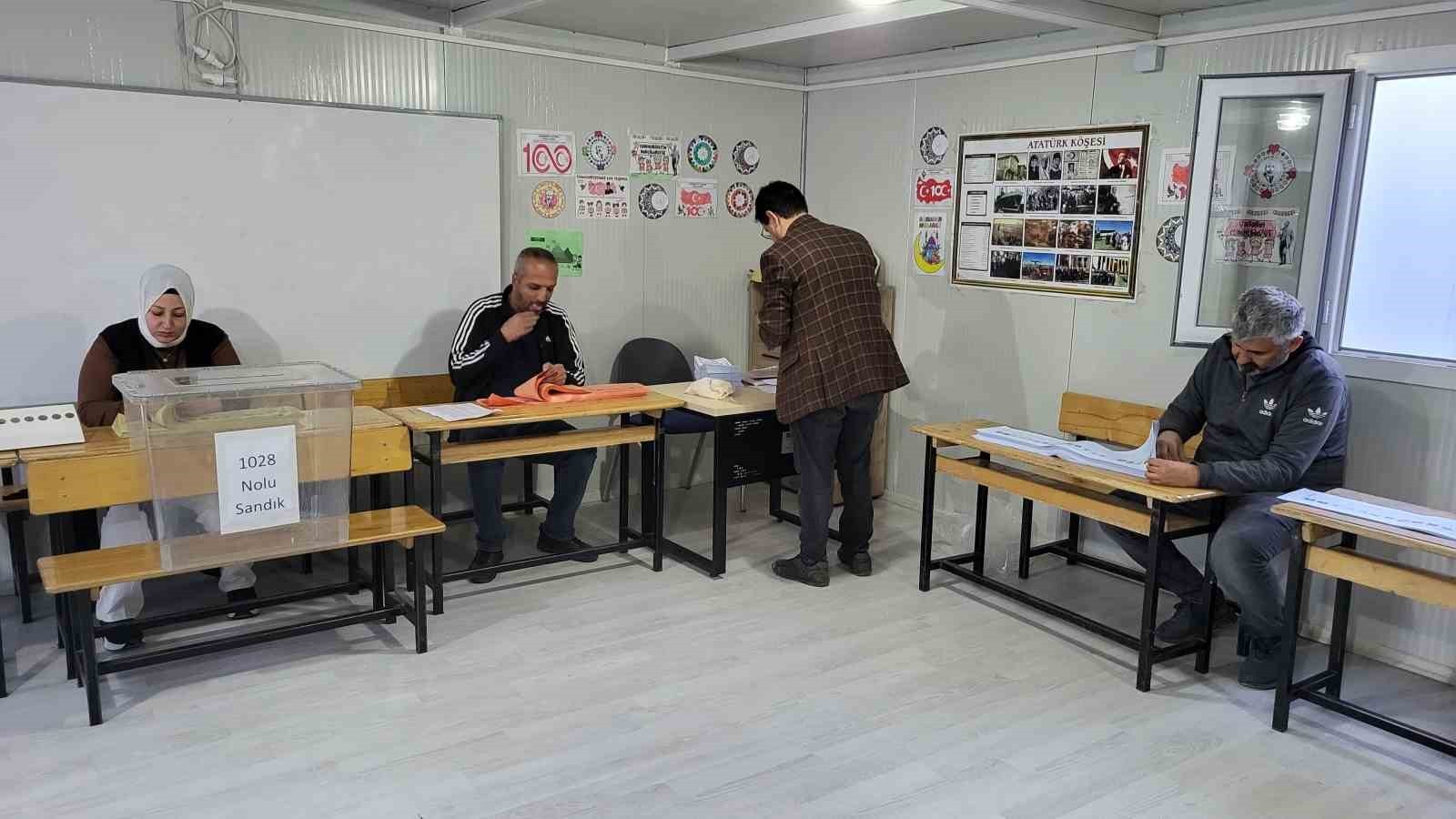 İstanbul-Sandık yemini ederek göreve başladılar