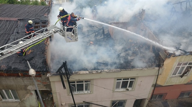 İstanbul Sefaköy'de korkutan yangın