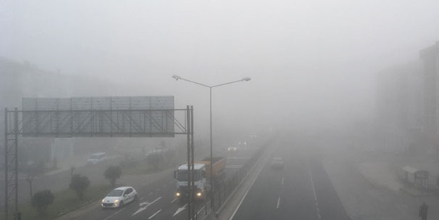 Trafik yoğunlaştı! İstanbul sisten kayboldu