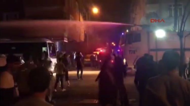 İstanbul Sultangazi'de çıkan olaylara polis ekipleri müdahale etti