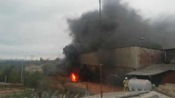 İstanbul Sultangazi'de fabrika yangını