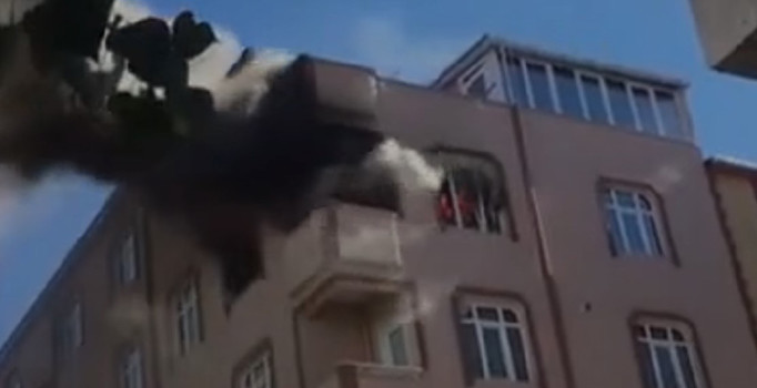 İstanbul Sultangazi'de korkutan yangın