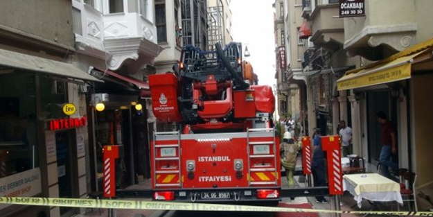 İstanbul Taksim'de korkutan yangın!