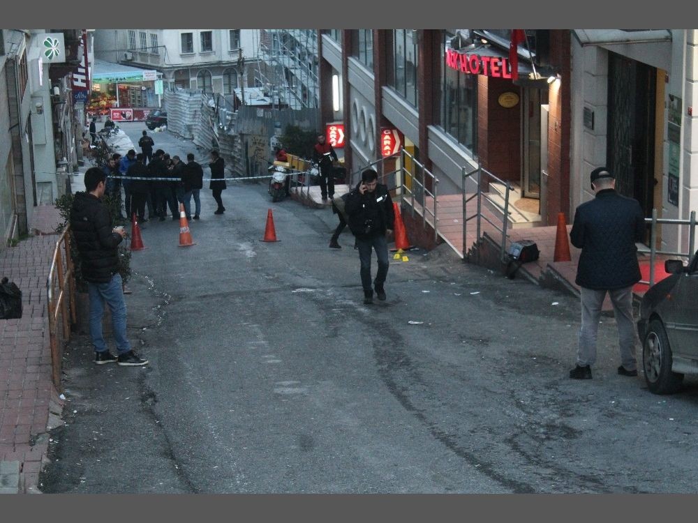 İstanbul Taksim’deki silahlı kavgayla ilgili 3 kişi gözaltına alındı