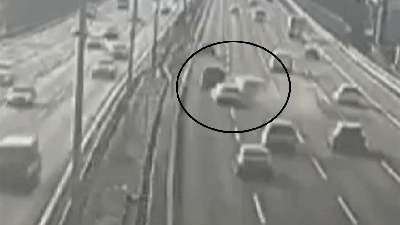 İstanbul TEM'de 2 kişinin öldüğü kazanın görüntüsü ortaya çıktı!