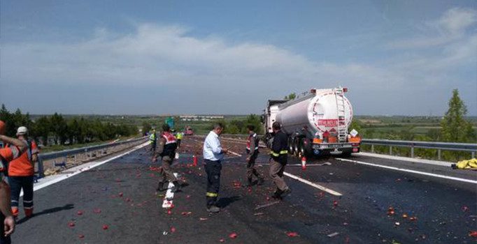 İstanbul TEM'de meydana gelen kazanın etkisi devam ediyor