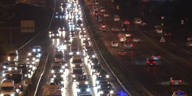 İstanbul trafiğinde yağmur yoğunluğu!