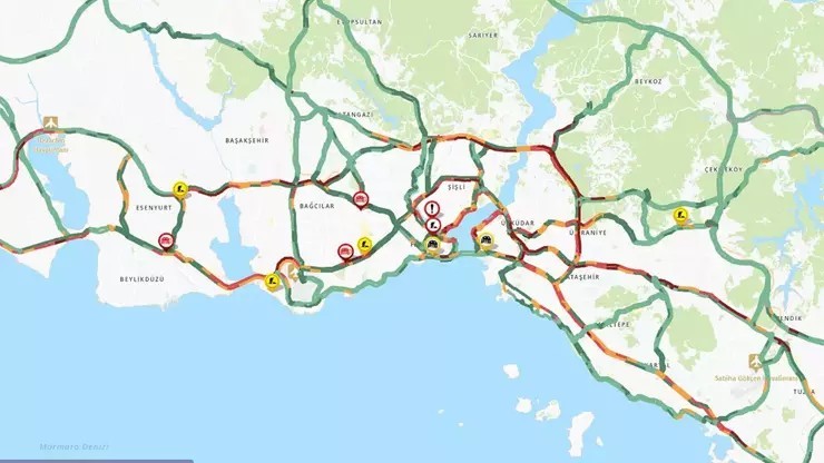İstanbul trafiğinde yoğunluk yüzde 74 olarak ölçüldü! Bayramda bile trafik çilesi