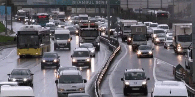 İstanbul trafiğine yağmur etkisi: Rekor kırıldı